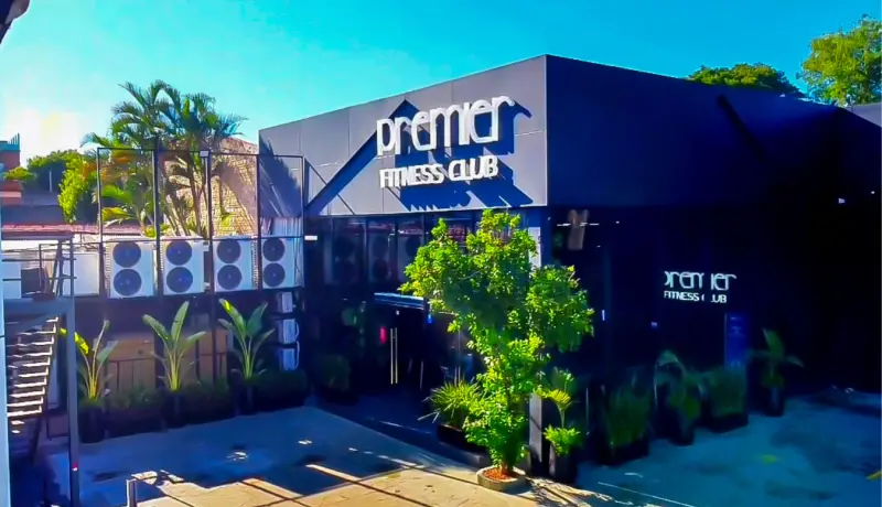 Fachada del gimnasio Luque